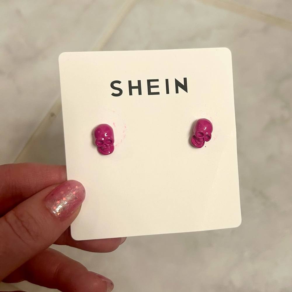 SHEIN Vibrant Pink Skull Stud Earrings